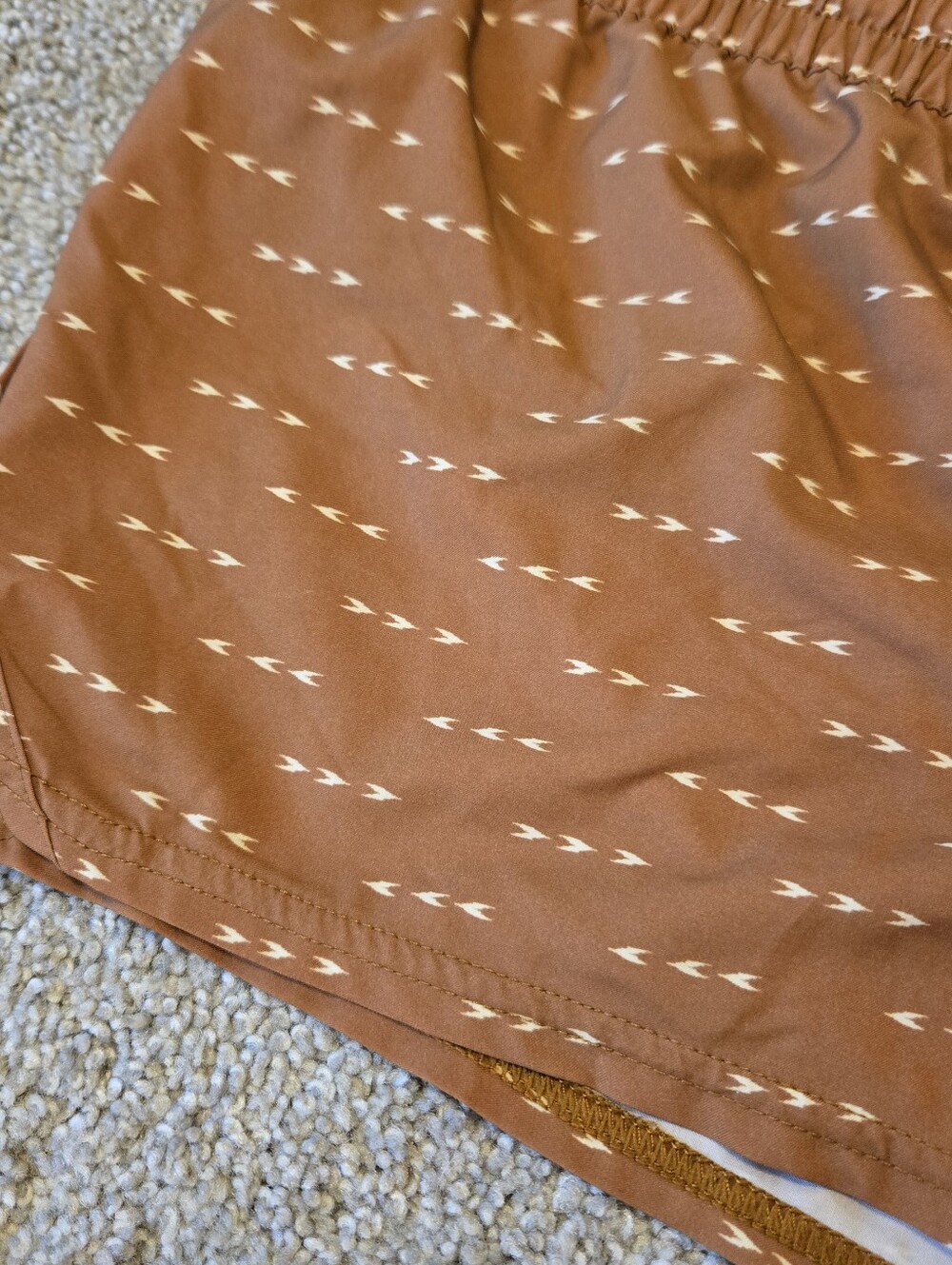 Vuori Womens Clementine Short in Tumeric Arrows Large L - Picture 3 of 7